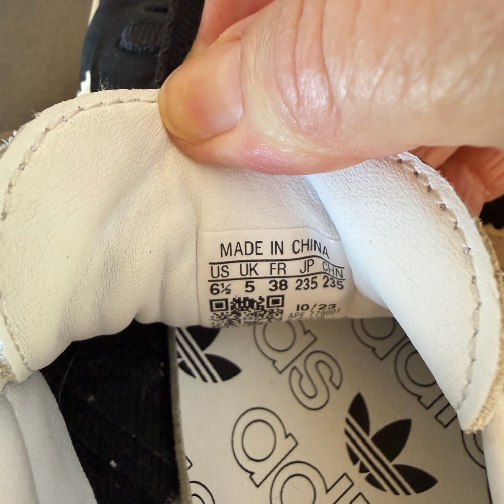 Adidas Samba Black and cream  Shoes - Picture 5 of 6